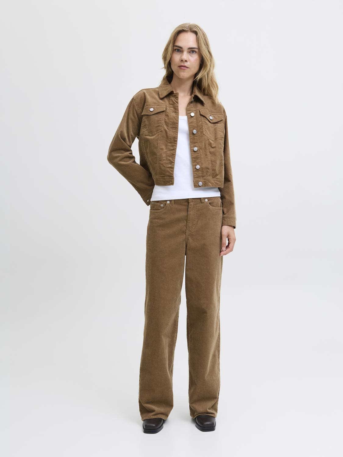 model_shot-front_full